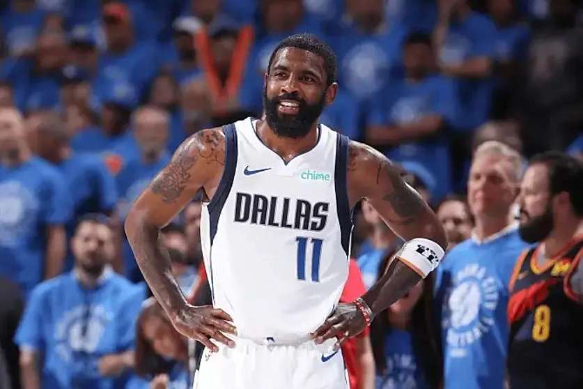 体育赛事关于东契奇连续三场比赛得分超过出色发挥，澳大利亚队不断突破！观众掌声雷动的信息