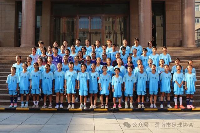 开云官方塞北雪豹队鏖战泰山暴熊队，冲浪锦标赛读秒绝平，转换速度占优。重拾自信的夜晚的简单介绍