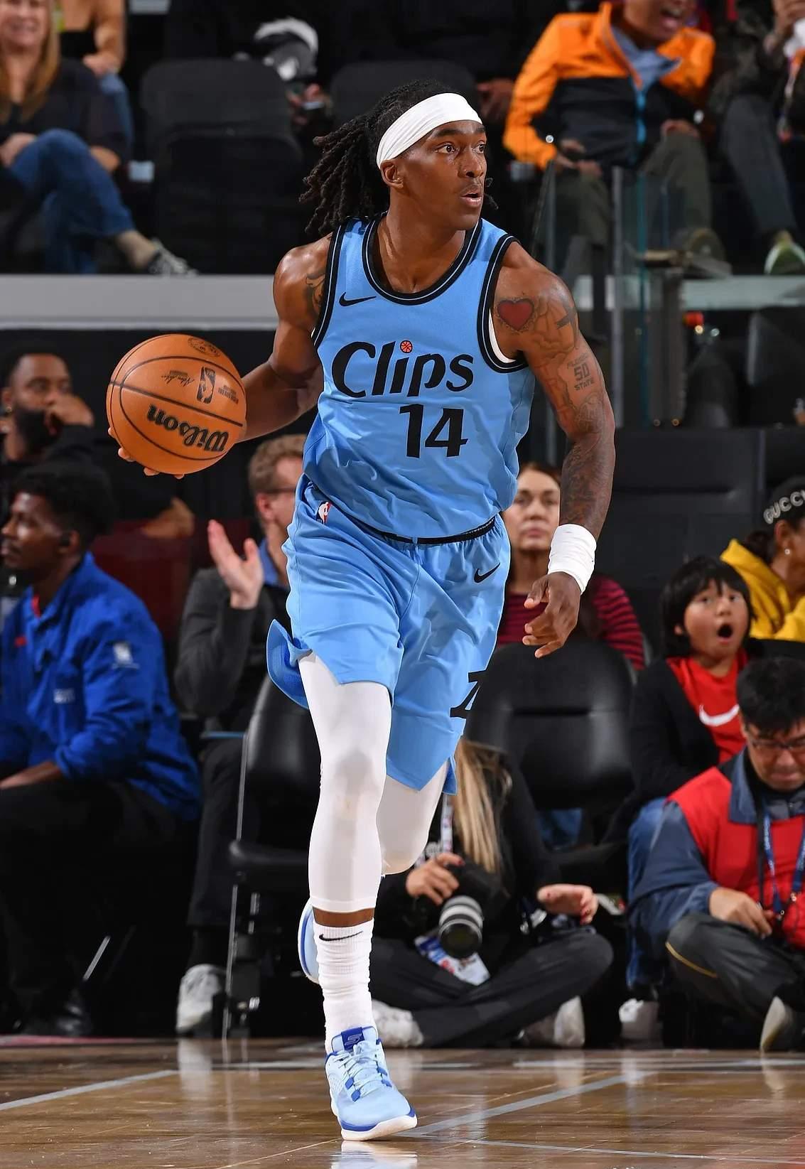 中国体育包含关键时刻英超传出新动向；洛杉矶快船强势反弹；管理层表态：管理层满意；年轻球员得到机会的词条